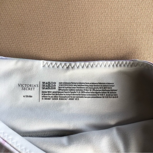 Victoria's Secret Flow On Point Pockets Legging in Pastel Rainbow Leaves Sz 4 - Picture 10 of 16